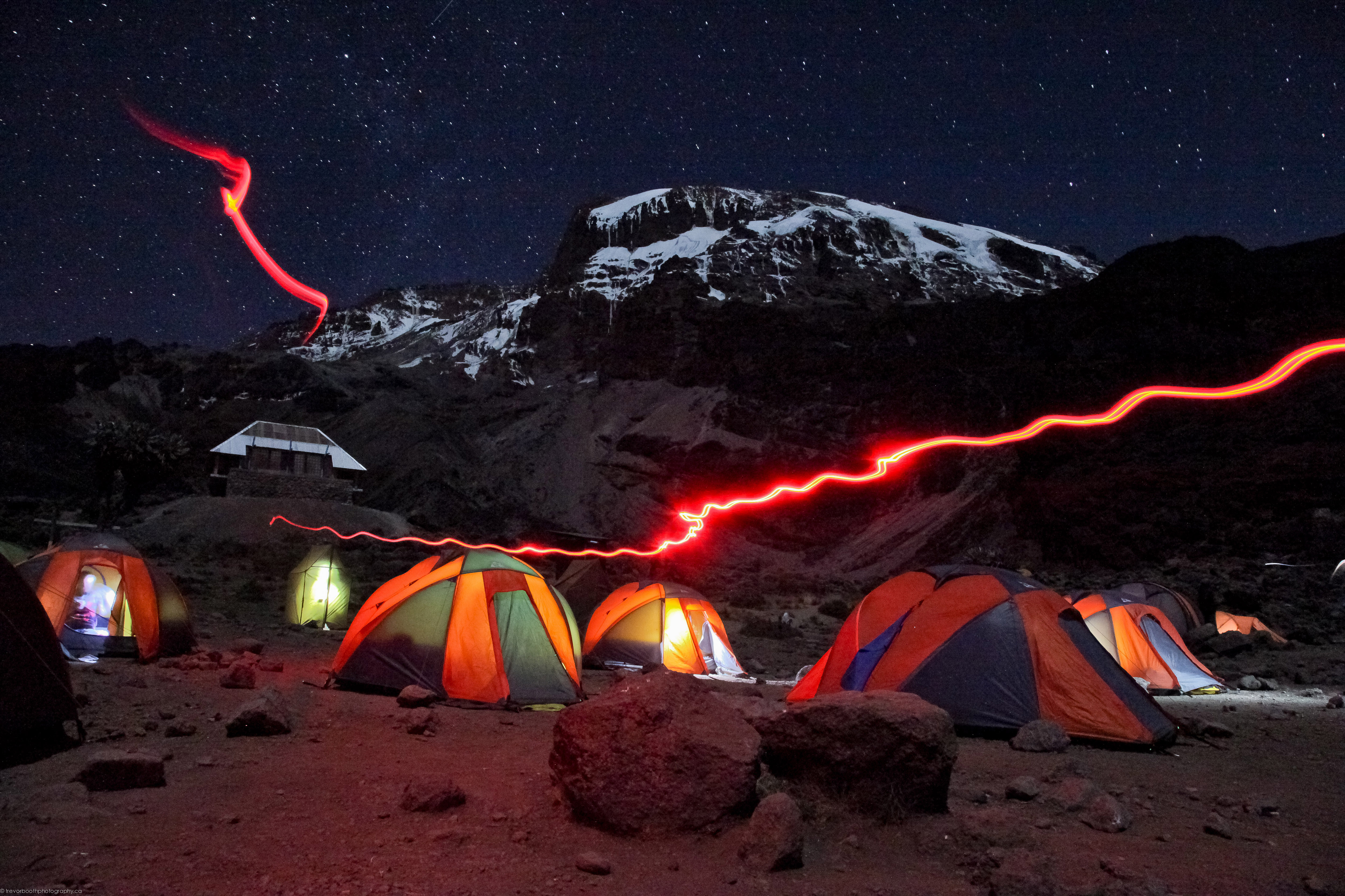 Night camp. Палатка Килиманджаро 4. Килиманджаро восхождение. Кемпинг Килиманджаро. Килиманджаро восхождение ночью.