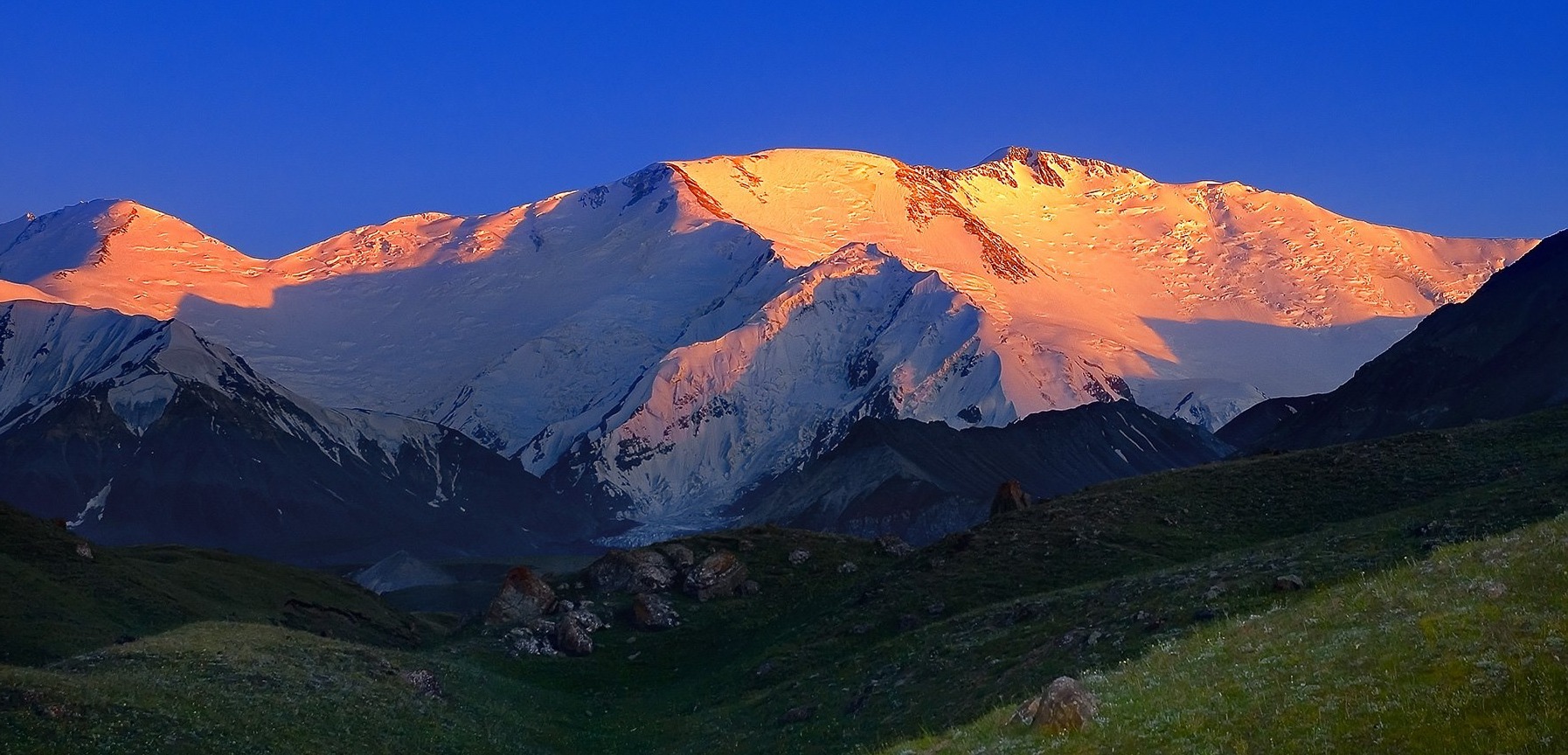 Памир самая высокая. Памир пик Ленина. Памирские горы Киргизии. Киргизия горы пик Ленина. Горы Памира пик Ленина.
